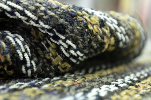 Chanel Boucle Wełna Akryl Oliwka Igon 01.jpg