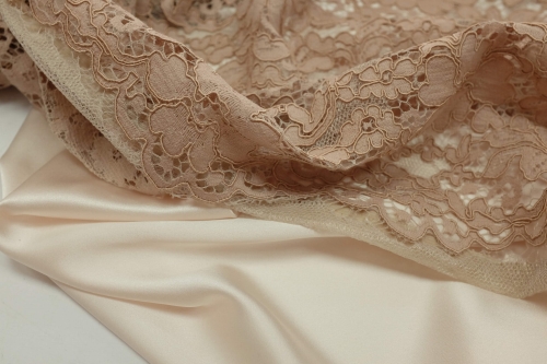 Koronka Ballo Morelowa_Szampańska 07.jpg