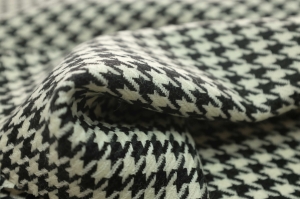 Wełna 100% Flanela Kurza Stopka Kremowo/Czarna Kupon 